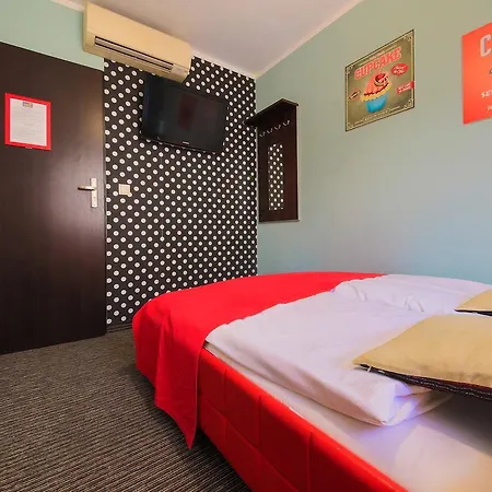 Glow Hostel *