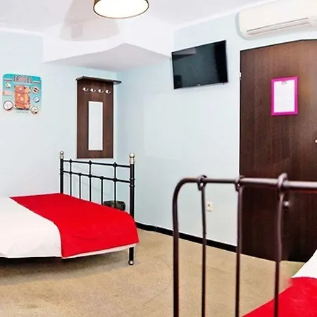 Glow Hostel *
